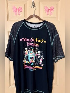 Disneyland Resort Half Marathon Weekend RunDisney 2024 Magic Key Size Large EUC